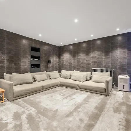 West Didsbury Retreat L Cinema L Sleeps 8 *