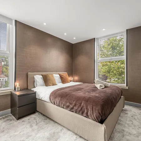 West Didsbury Retreat L Cinema L Sleeps 8