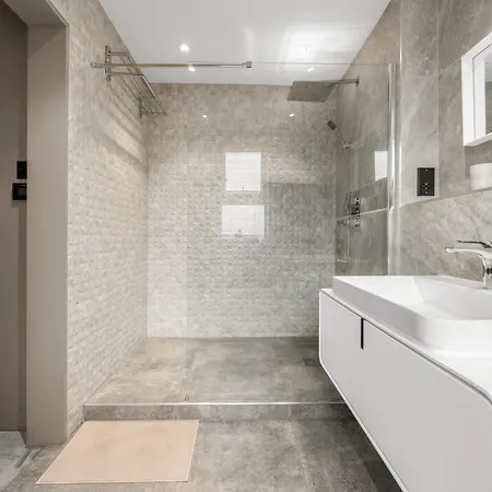 West Didsbury Retreat L Cinema L Sleeps 8 *