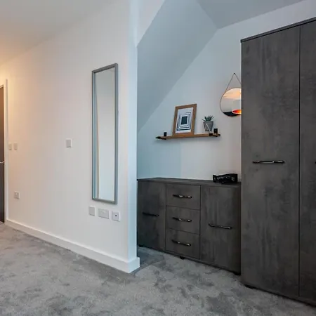 דירה Modern & Spacious 2 Bed By Old Trafford *