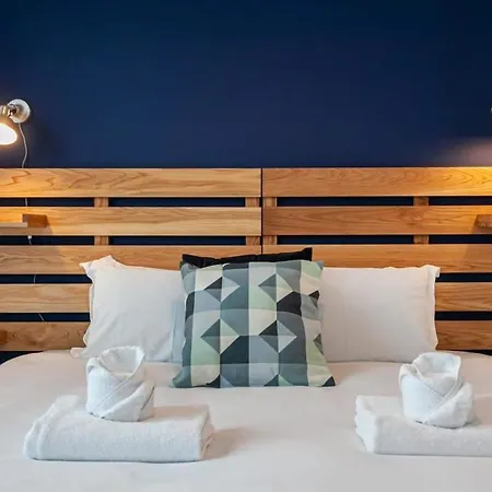 Modern & Spacious 2 Bed By Old Trafford Апартаменты *