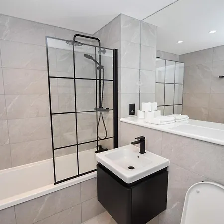 Modern 1 Bed Flat In W Balcony マンチェスター