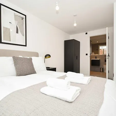 Modern 1 Bed Flat In W Balcony アパート *