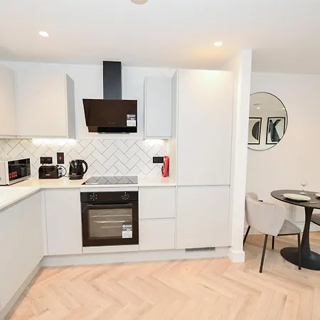 Modern 1 Bed Flat In W Balcony Apartmán