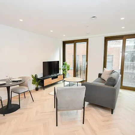 Modern 1 Bed Flat In W Balcony * Manchester