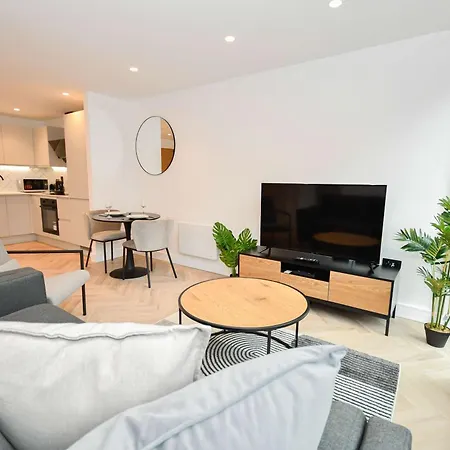 Modern 1 Bed Flat In W Balcony