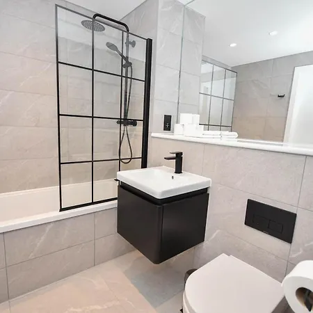 Modern 1 Bed Flat In W Balcony *