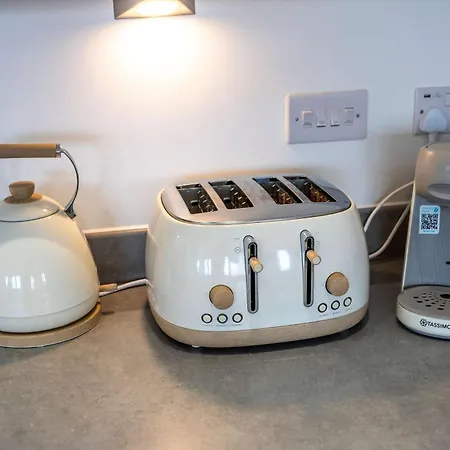 Zeni Alexandra Rise Two Bed Flat * Manchester