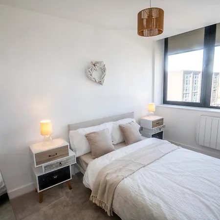 Zeni Alexandra Rise Two Bed Flat مانشستر