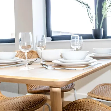 Zeni Alexandra Rise Two Bed Flat *