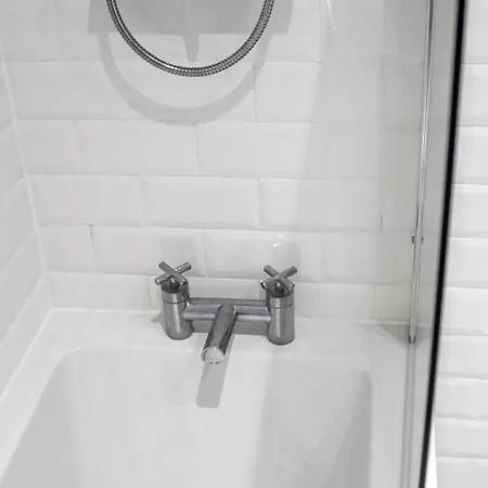 Stunning 2 Bed Near Etihad Lägenhet *