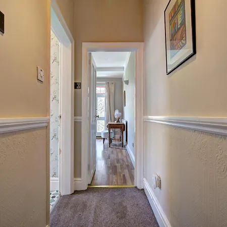 Large Victorian House In Trafford Park - Pass The Keys