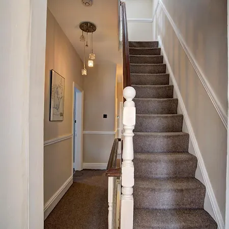 Ferienhaus Large Victorian House In Trafford Park - Pass The Keys Manchester