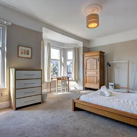 Σπίτι διακοπών Large Victorian House In Trafford Park - Pass The Keys