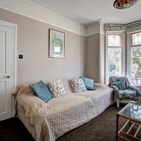 Feriehus Pass The Keys Large Victorian House In Trafford Park Manchester