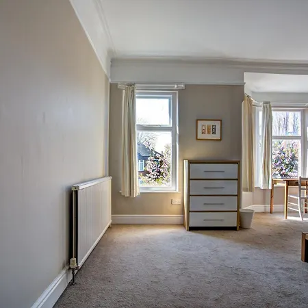 Large Victorian House In Trafford Park - Pass The Keys Manchester