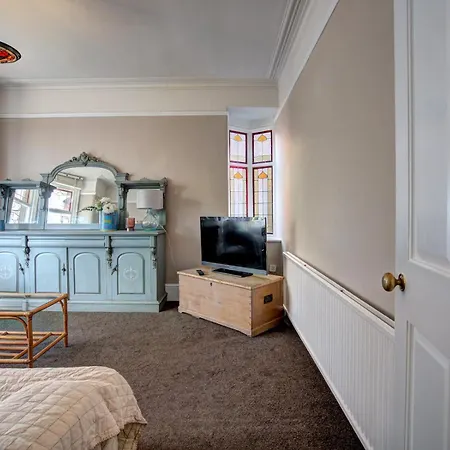 Σπίτι διακοπών Large Victorian House In Trafford Park - Pass The Keys *