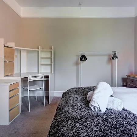 Large Victorian House In Trafford Park - Pass The Keys Manchester