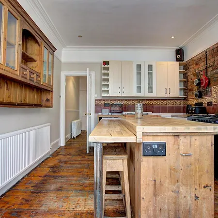 Large Victorian House In Trafford Park - Pass The Keys Ferienhaus *