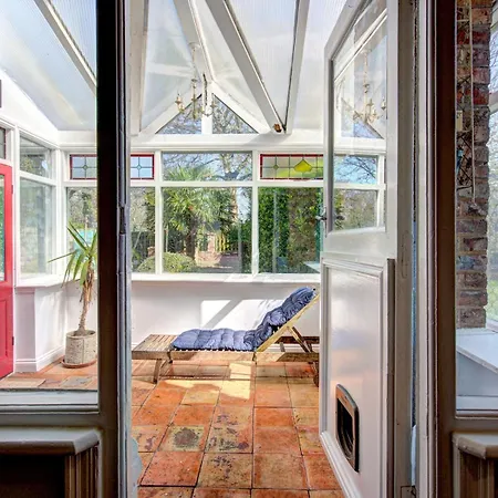 Dom wakacyjny Spacious Victorian Family In Stretford - Pass The Keys Manchester