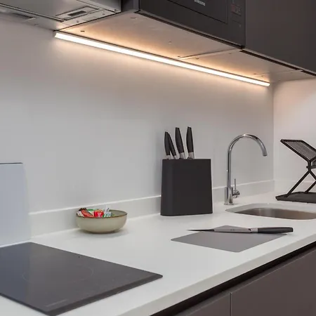 Apartment Cable Street Serviced