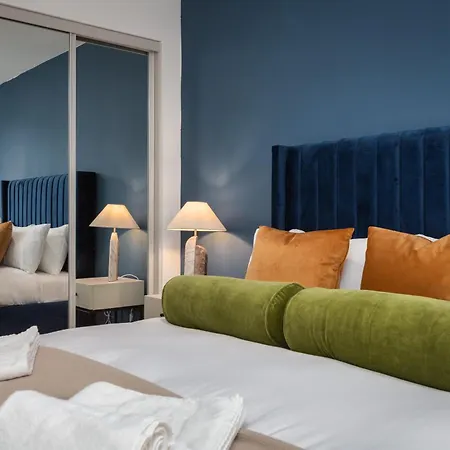 Cable Street Serviced