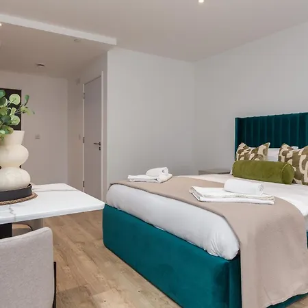 Cable Street Serviced *