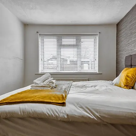 Pass The Keys Beautiful 2bed House Near Etihad Stadium & Coop Arena Manchester