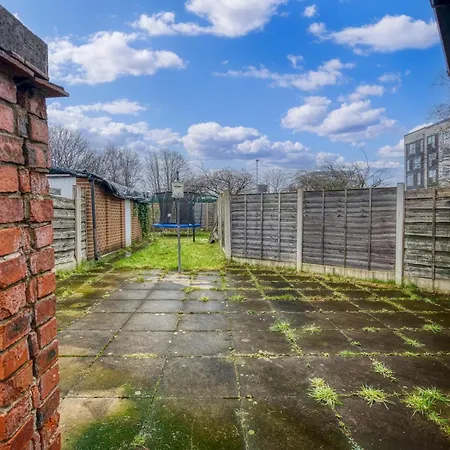 Pass The Keys Beautiful 2bed House Near Etihad Stadium & Coop Arena Manchester