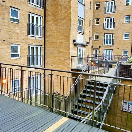Pass The Keys Flat Walk To Shops Cafes & Apartament Manchester