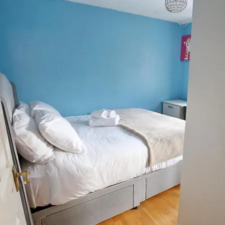 בית נופש Base For 4 Bed-garden-free Parking - Pass The Keys מנצ'סטר