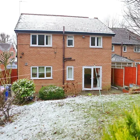 Feriehus Home Base For Manchester 4 Bed-Garden-Free Parking - Pass The Keys *