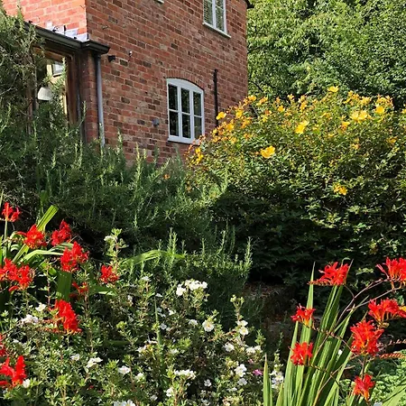 بيت للعطل Coppice House