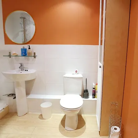 Cosy Mins Away To Man Etihad Arena - Pass The Keys