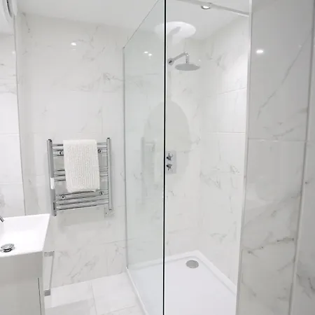 Lejlighed New Build Duplex Minutes From Centre - Pass The Keys