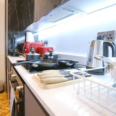 Lejlighed New Build Duplex Minutes From Centre - Pass The Keys *