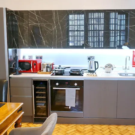 New Build Duplex Minutes From Centre - Pass The Keys Apartamento *