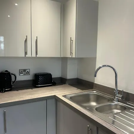 Near Old Trafford & Media 2br Flat