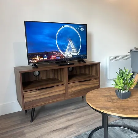 Near Old Trafford & Media 2br Flat