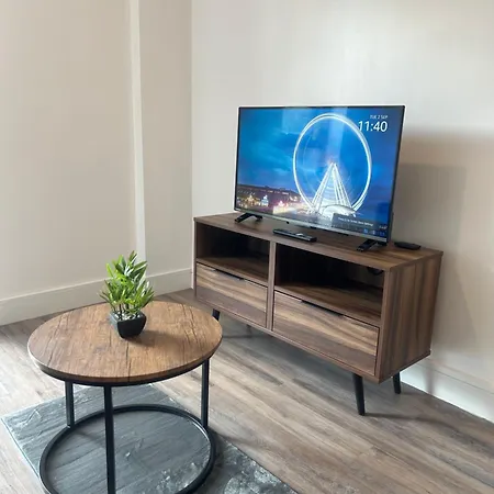 Near Old Trafford & Media 2br Flat Apartman