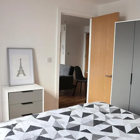 Luxury 2 Bed 13th Floor View Of Old Trafford Manchester