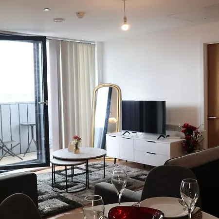 Luxury 2 Bed 13th Floor View Of Old Trafford * Manchester