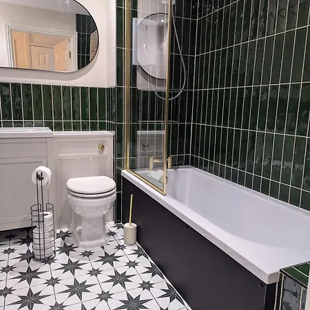Stylish Monton - No8 Westcliffe Апартаменты Манчестер