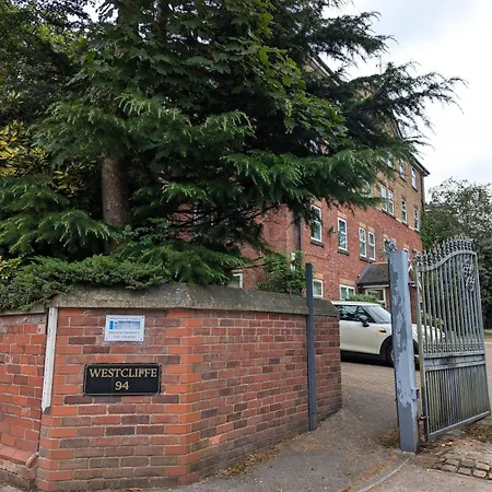 Stylish Monton - No8 Westcliffe *