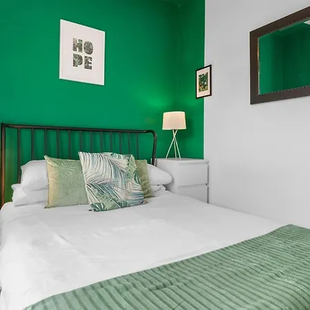 Feriehus Beresford Place, Stylish 3 Bedroom House, Free Parking, Ideal For Trips Manchester