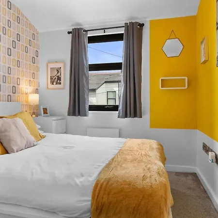 Prázdninový dům Beresford Place, Stylish 3 Bedroom House, Free Parking, Ideal For Trips