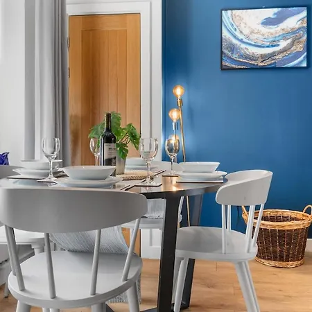Beresford Place, Stylish 3 Bedroom House, Free Parking, Ideal For Trips Manchester