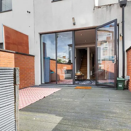 Feriehus Beresford Place, Stylish 3 Bedroom House, Free Parking, Ideal For Trips
