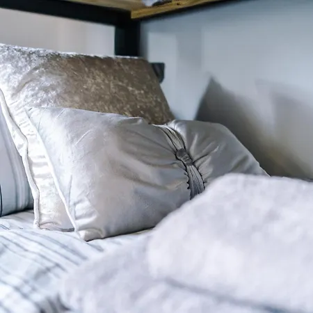 3br Salford Sleeps 7 Kitchen Parking * Manchester