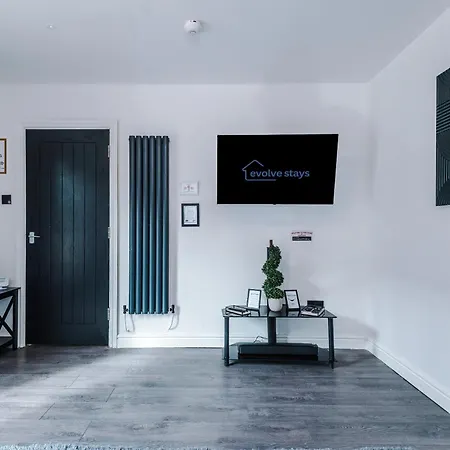 בית נופש 3br Salford Sleeps 7 Kitchen Parking מנצ'סטר